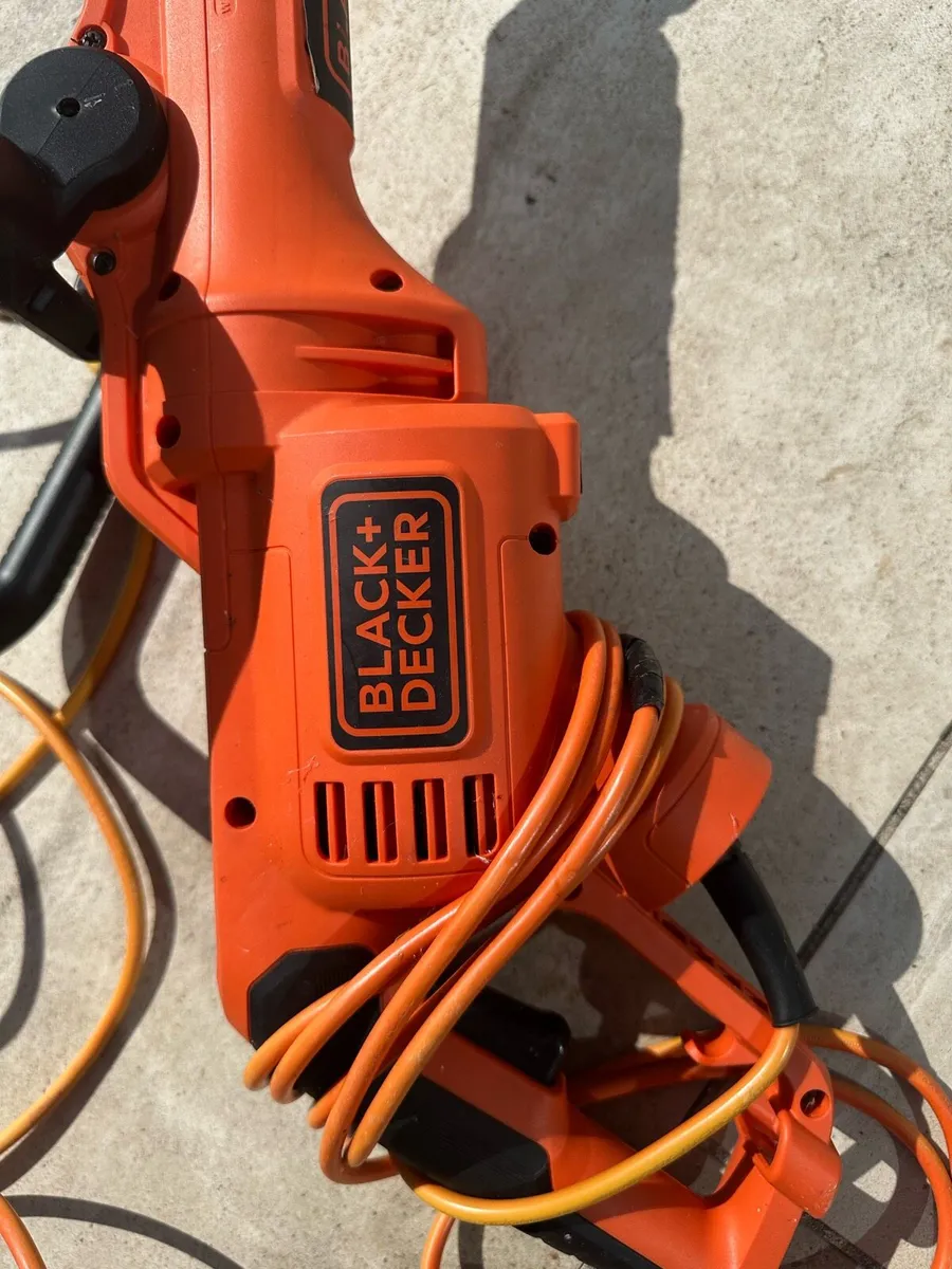 Black and Decker string trimmer - Image 2