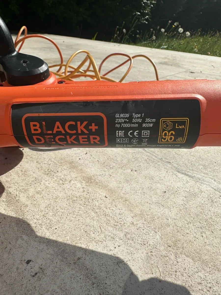 Black and Decker string trimmer - Image 4