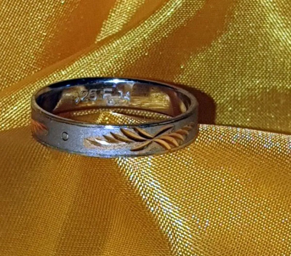 Hallmarked Silver Wedding Ring with 18k Accents BN - Image 1