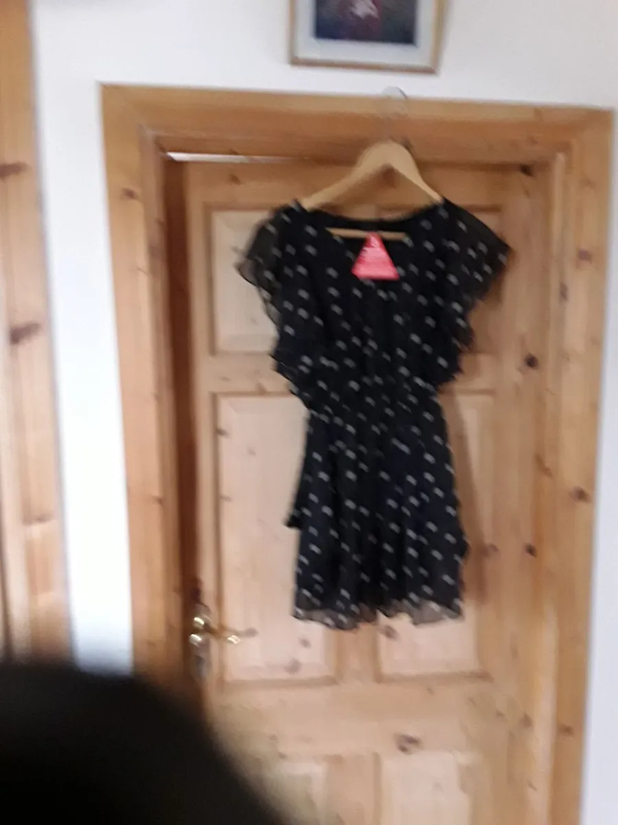 4 lovely tops sizes 8 10 12 - Image 3