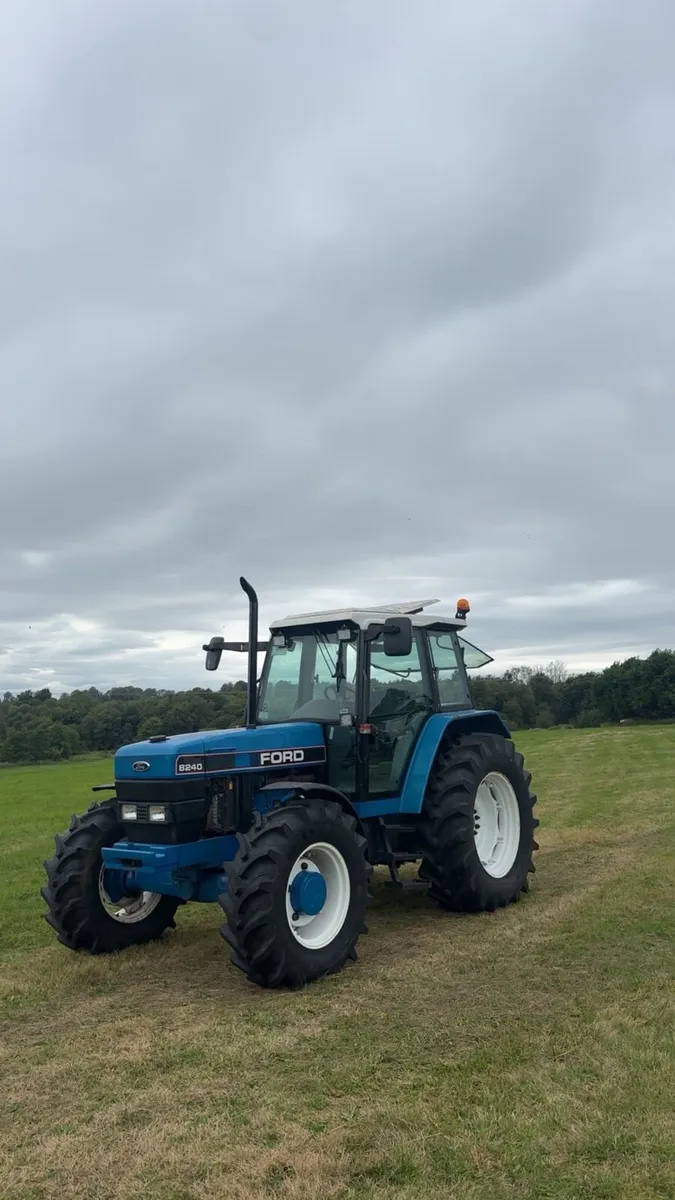 Ford 8240 - Image 1