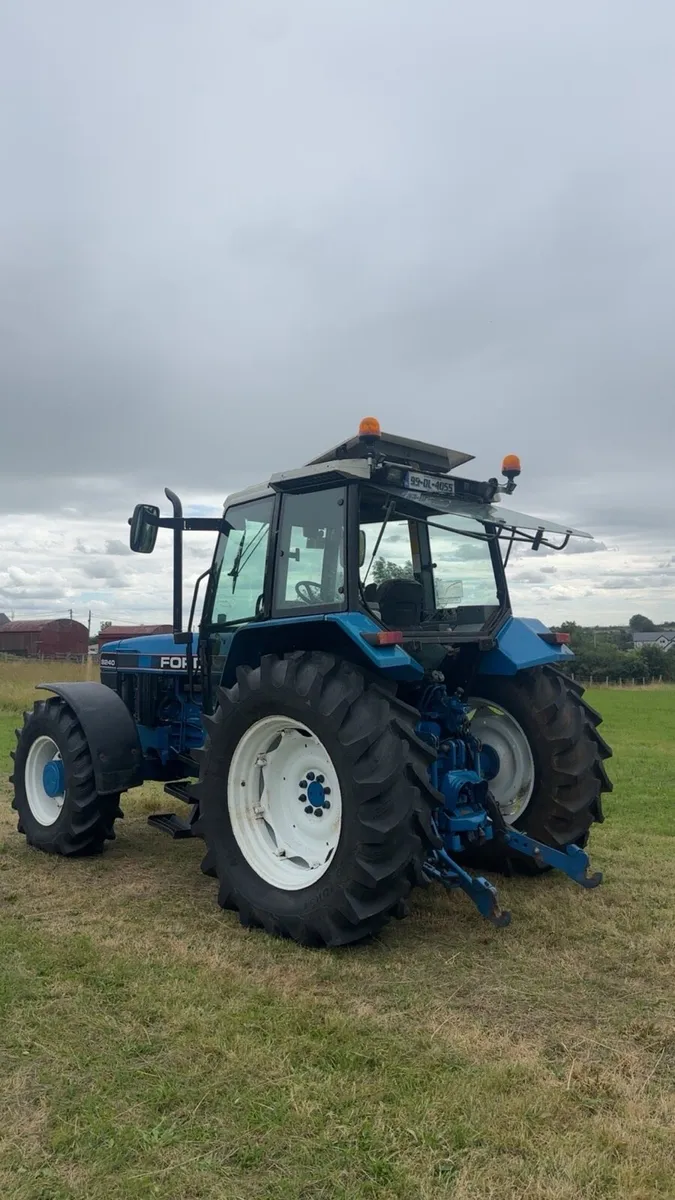 Ford 8240 - Image 2