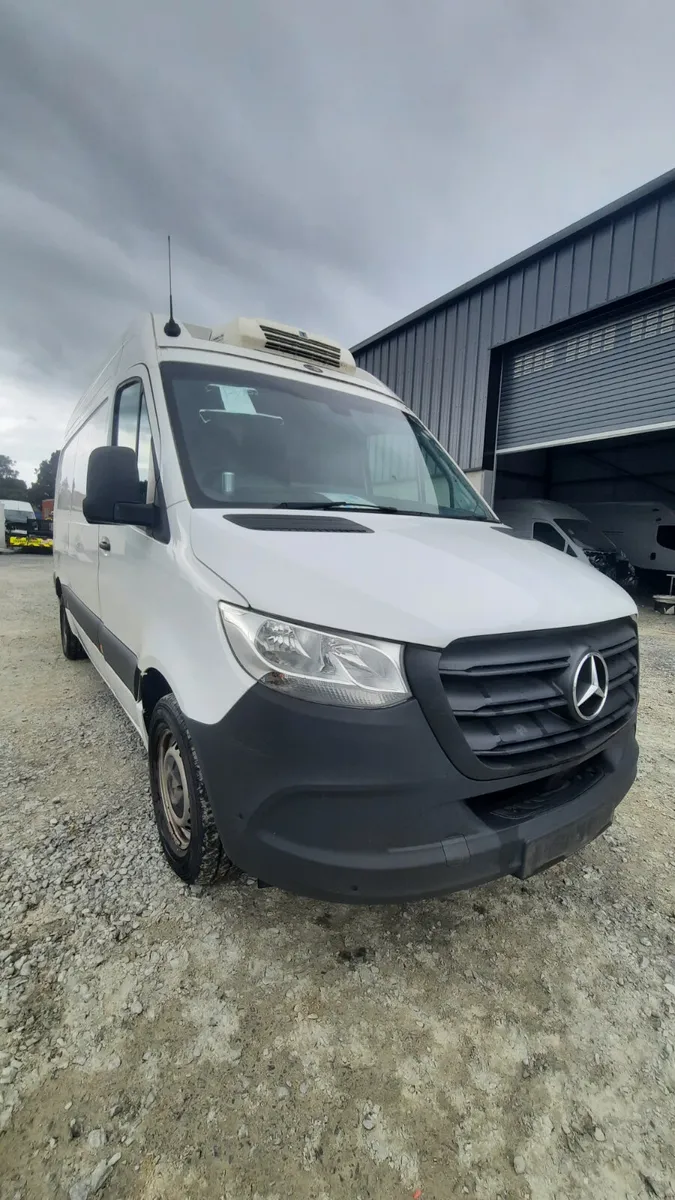 2024 Mercedes Sprinter For Dismantling - Image 2