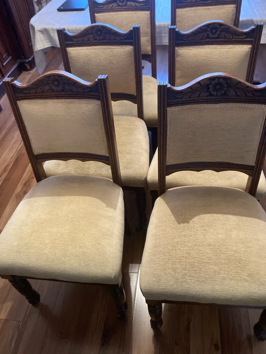 OAK TABLE AND CHAIRS - Image 2