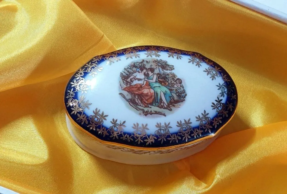 Vintage German PM Martinroda Porcelain Trinket Box - Image 2