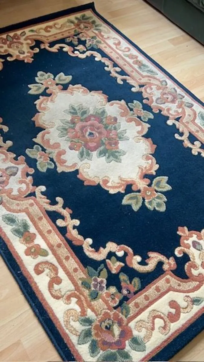 Selection of floor rugs - Image 1