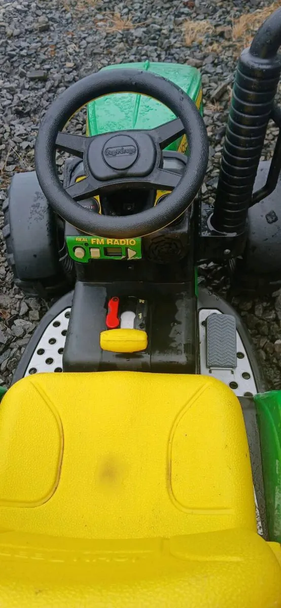 John Deere kids 12v tractor - Image 2