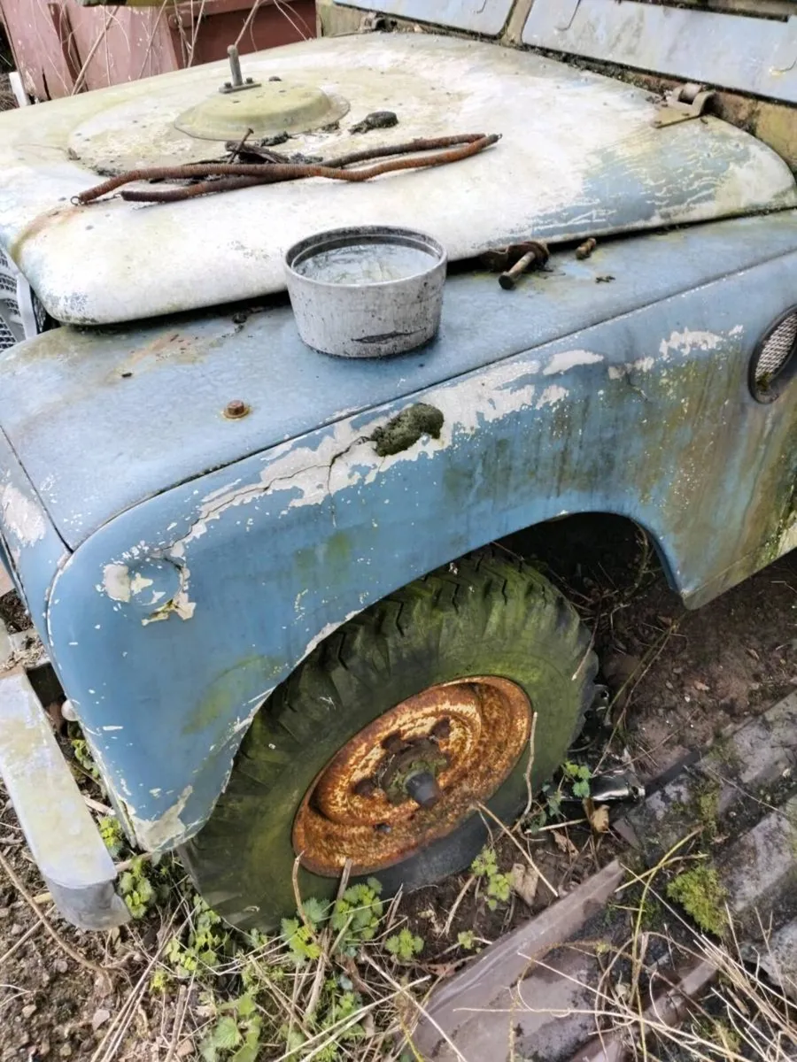Land rover - Image 1