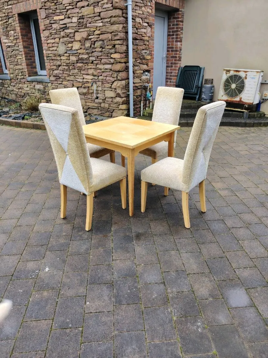 Table & 4 chairs - Image 4