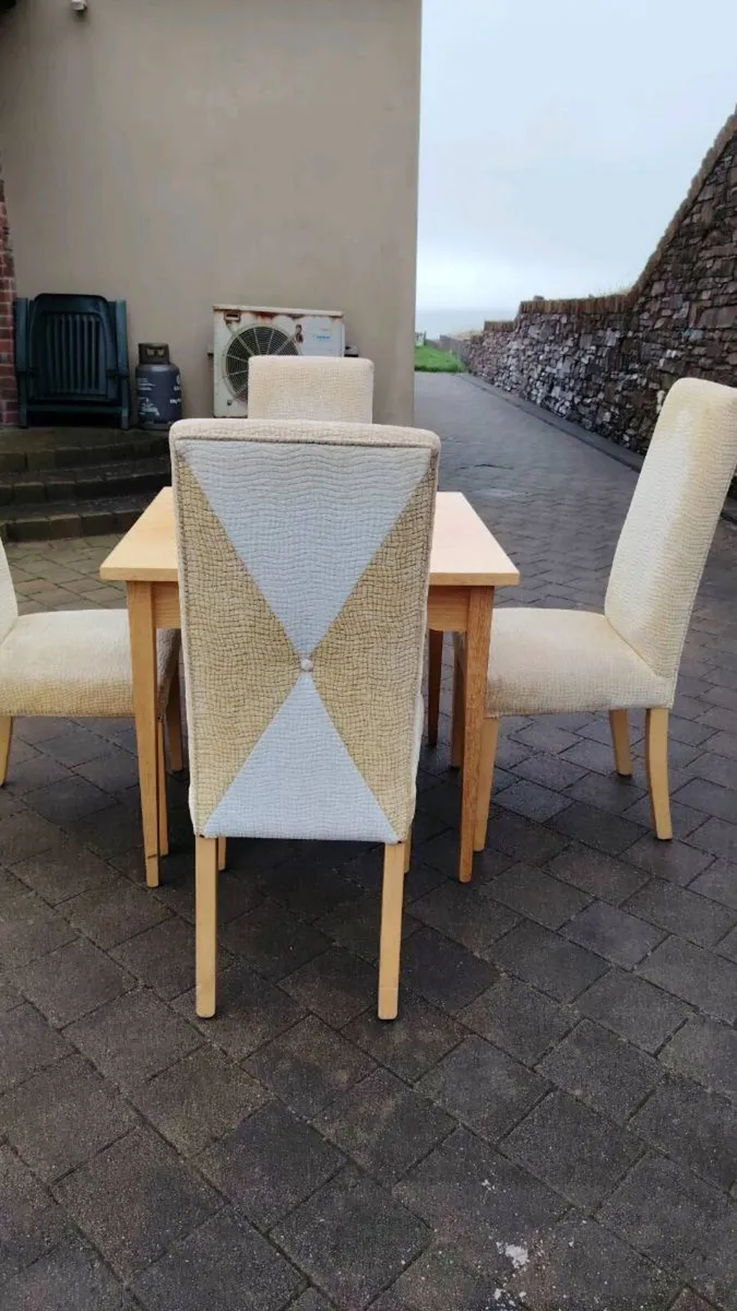 Table & 4 chairs - Image 1