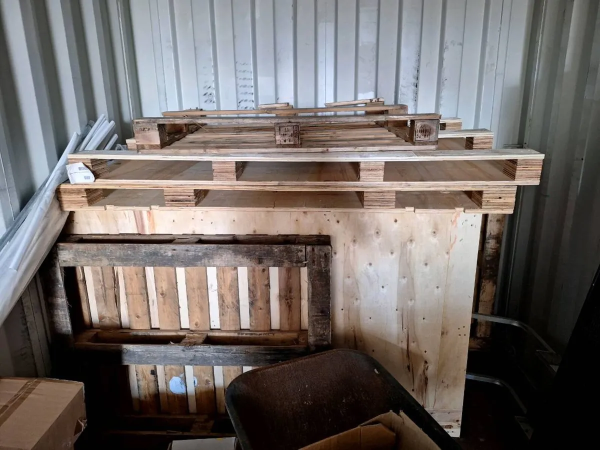 Free to take away Plywood pallets and pallets