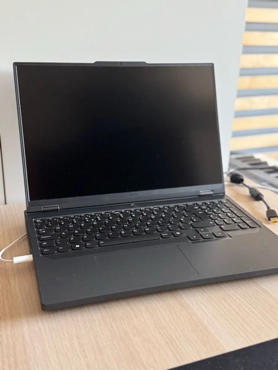 Lenovo Legion Pro 5 | RTX 4070 | i7-14700HX | 32GB RAM | 240Hz - Image 4