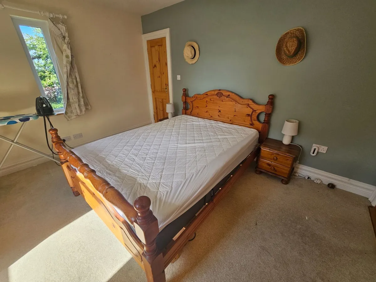 Solid wooden King Bed - Image 1