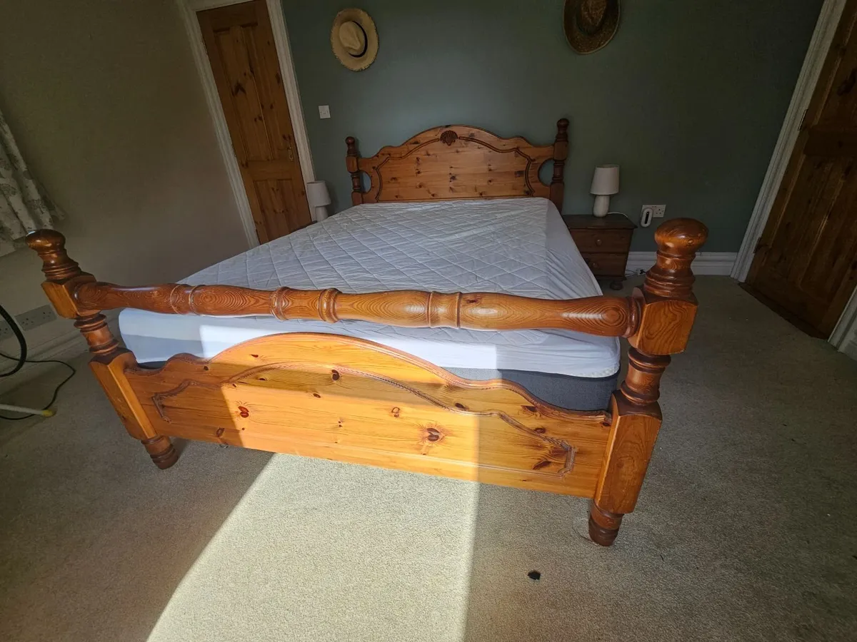 Solid wooden King Bed - Image 3