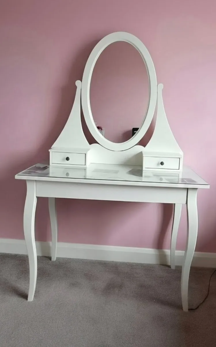 Vanity desk - Image 1
