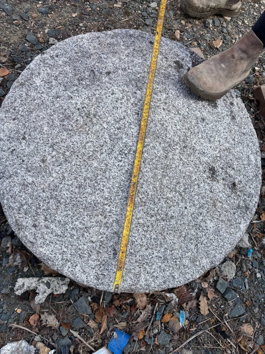 Round granite pillar caps - Image 1