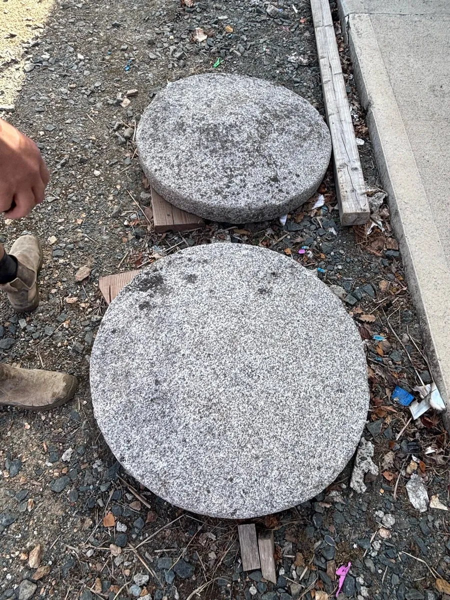 Round granite pillar caps - Image 2