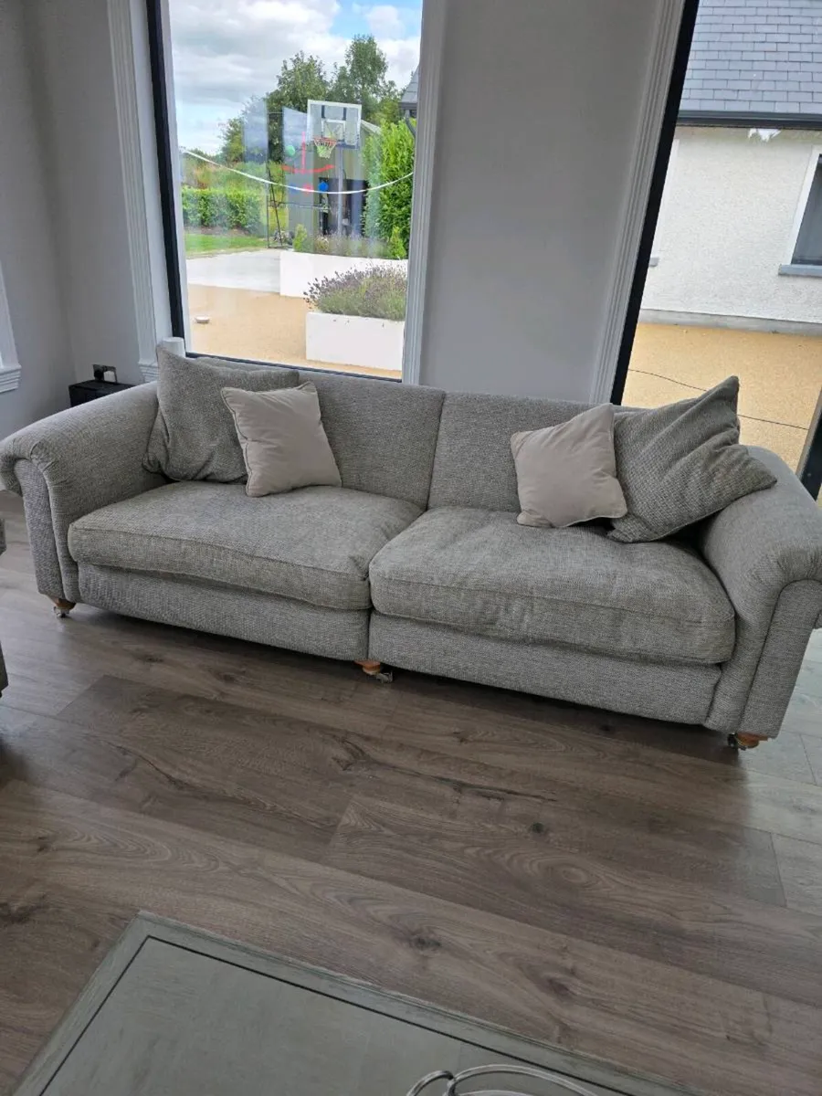 Couches - Image 4