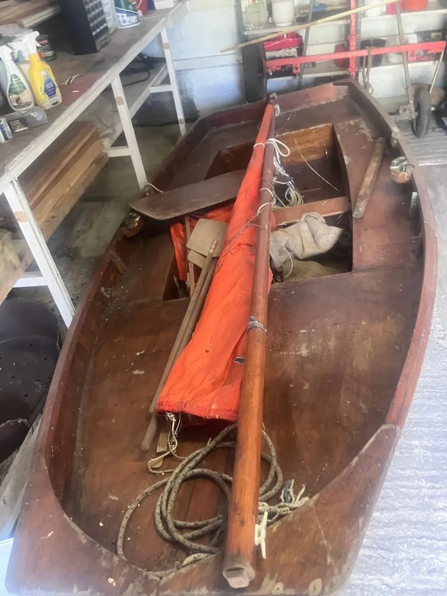 Mirror dinghy
