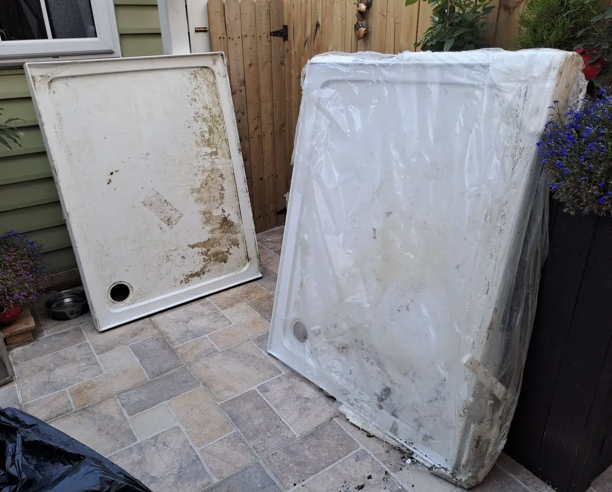 2 Shower trays - Image 1