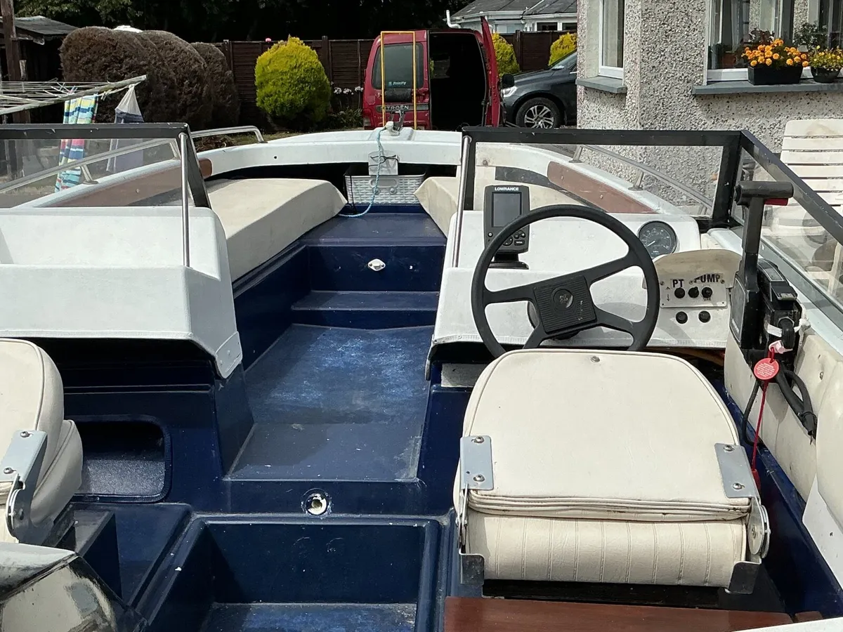 Stratos 600 Boat - Image 2