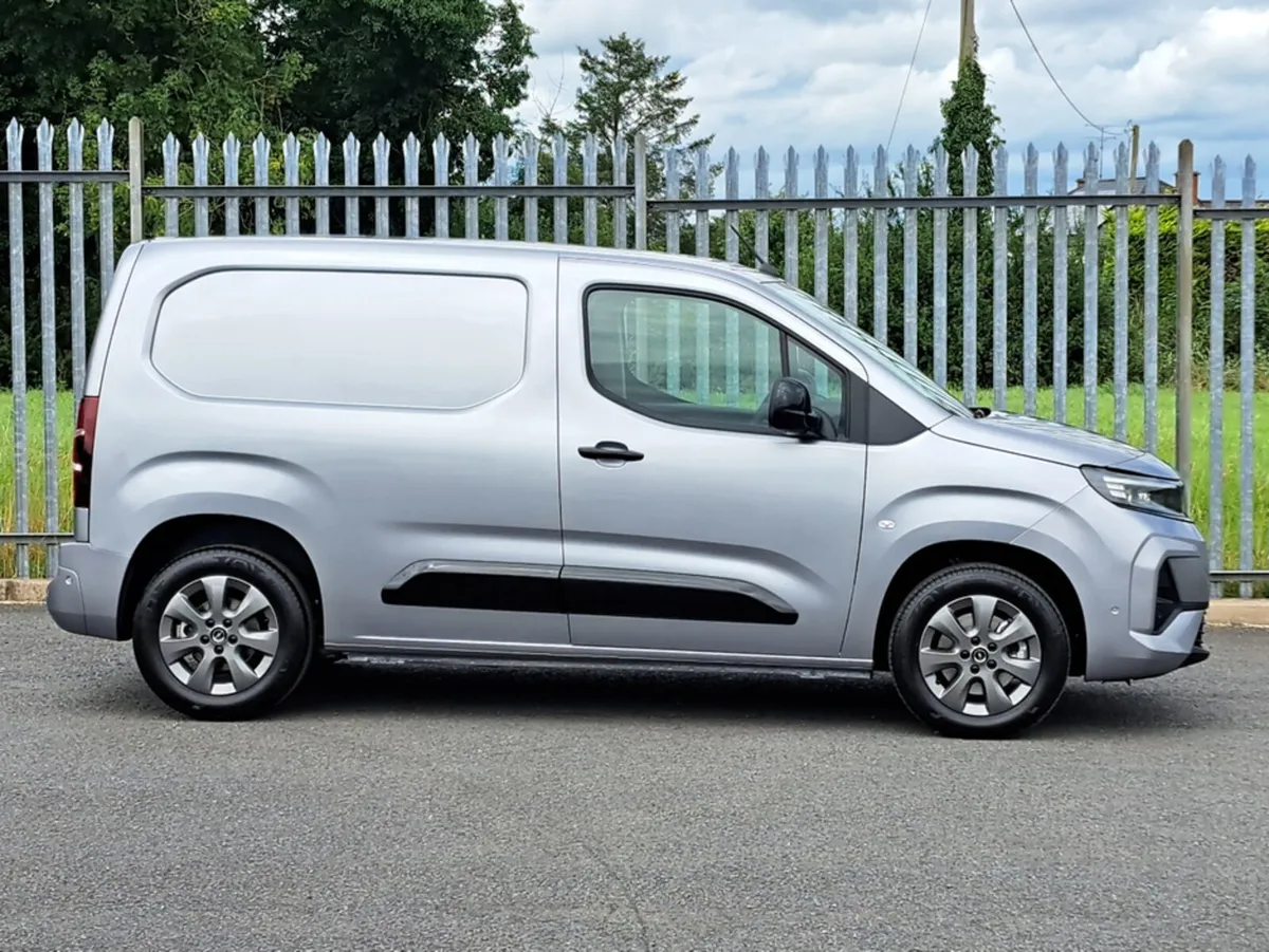 Opel Combo SPORTIVE L1H1 1.5TD 130BHP AUTOMATIC**T - Image 4