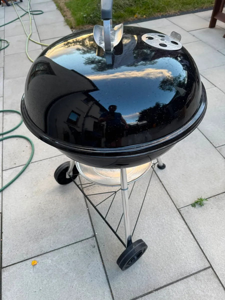 Weber Kettle Charcoal BBQ - Image 1
