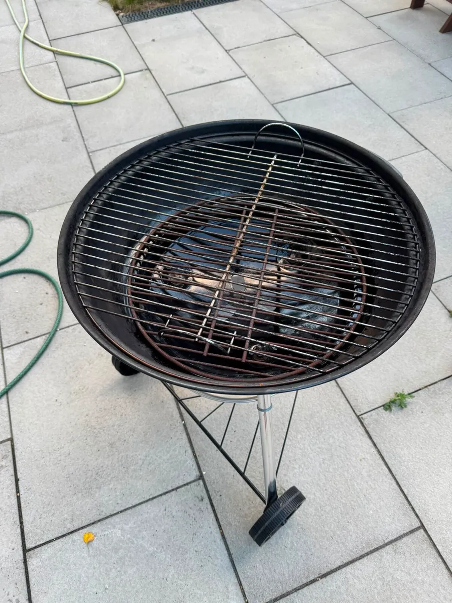 Weber Kettle Charcoal BBQ - Image 4