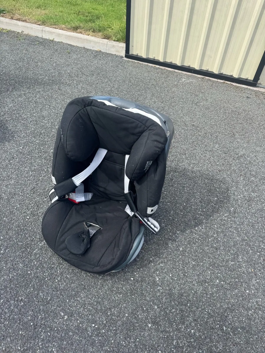 Child’s car seat - Image 1