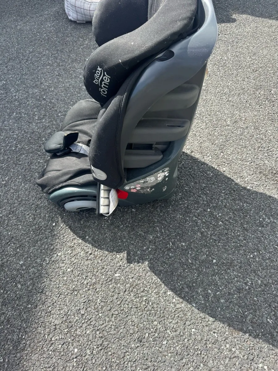Child’s car seat - Image 3