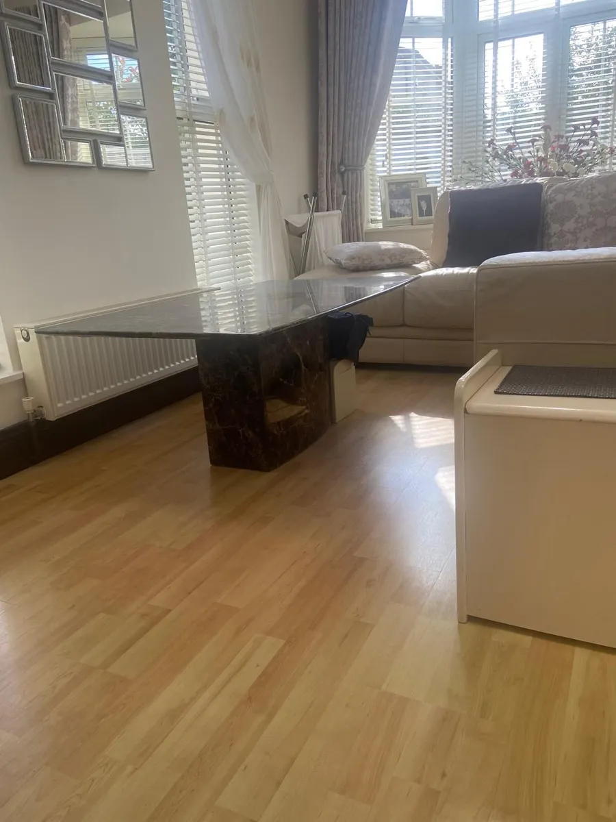 Coffee table. - Image 2