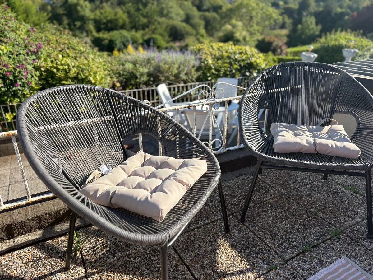 Pair of woven garden chairs - Image 2