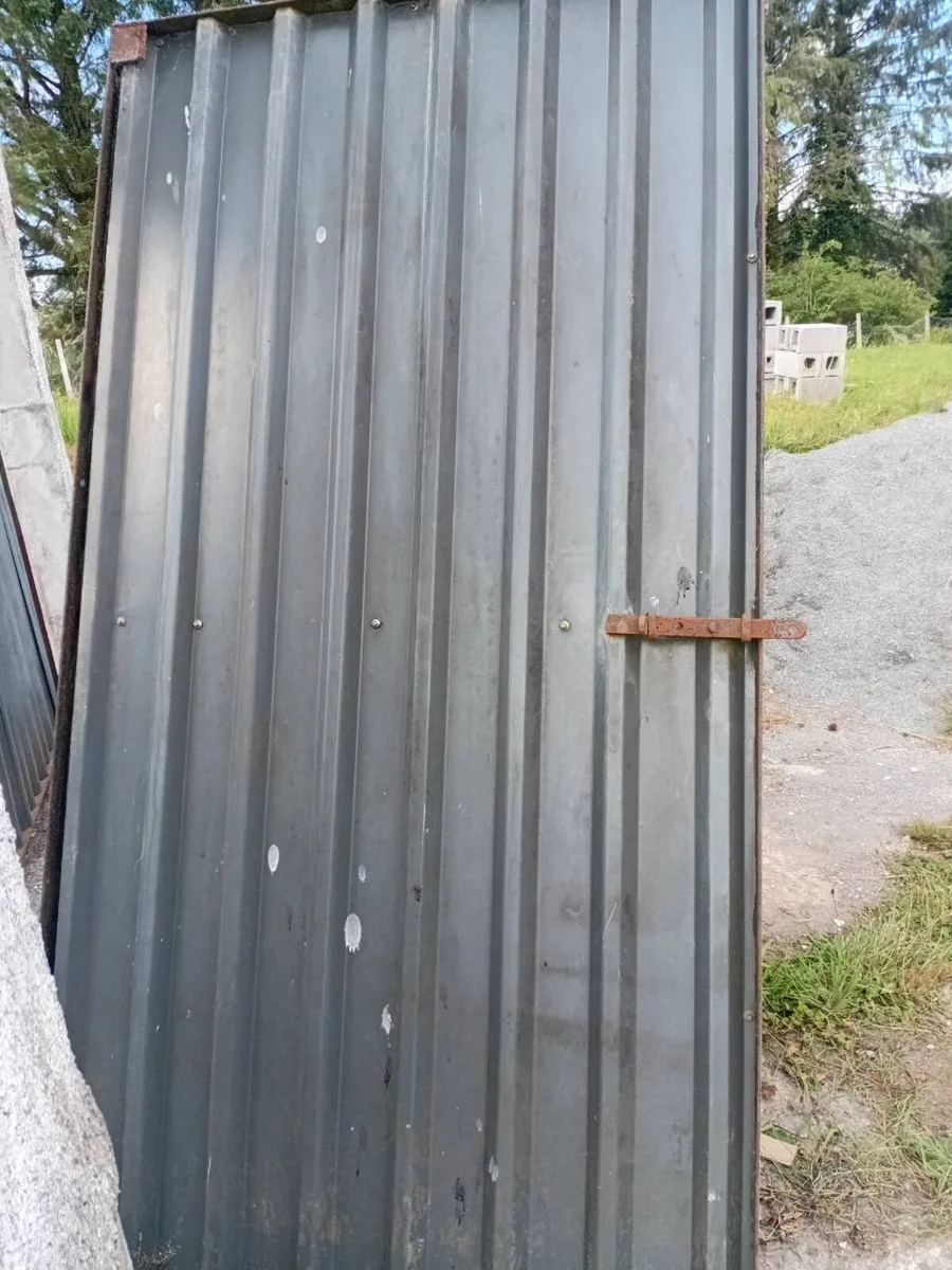 Garage doors - Image 2