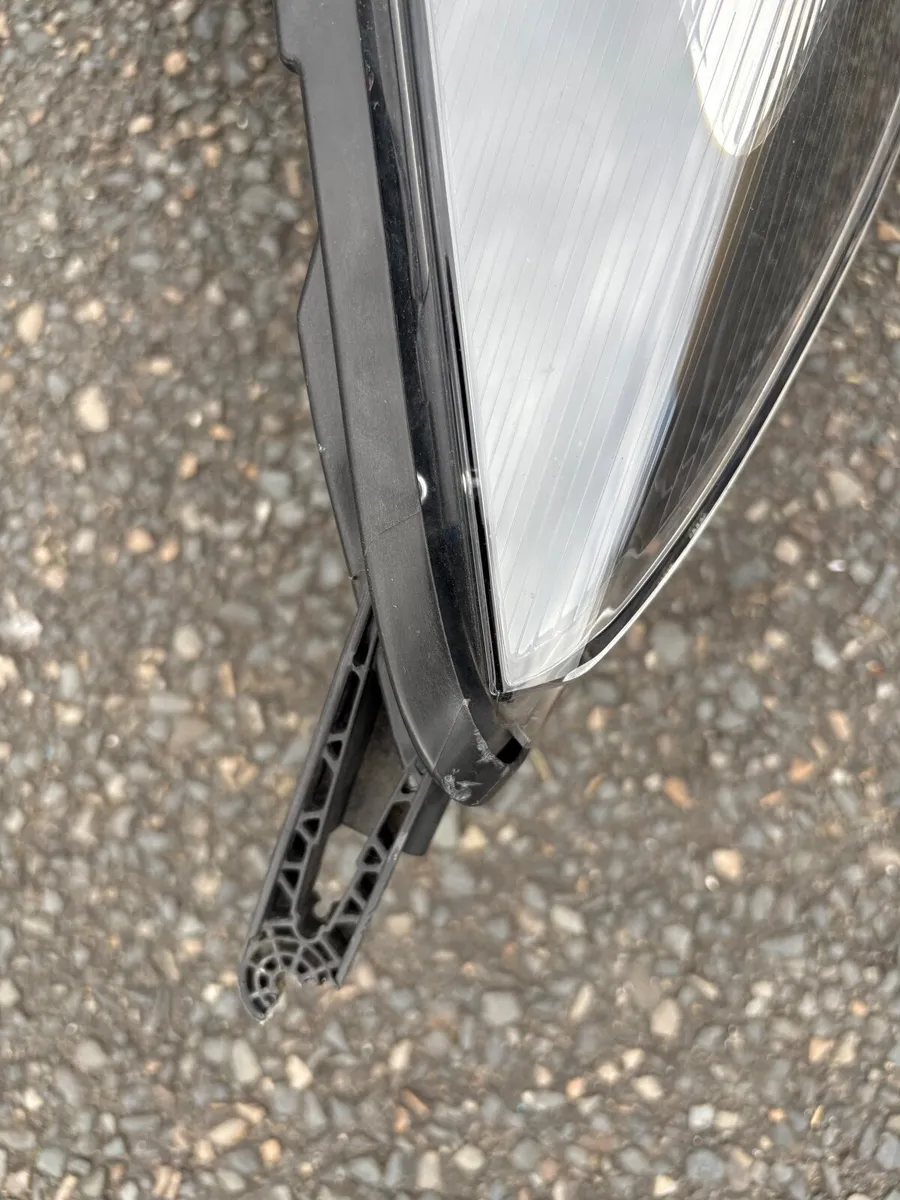 Insignia drivers side Xenon headlamp - Image 4
