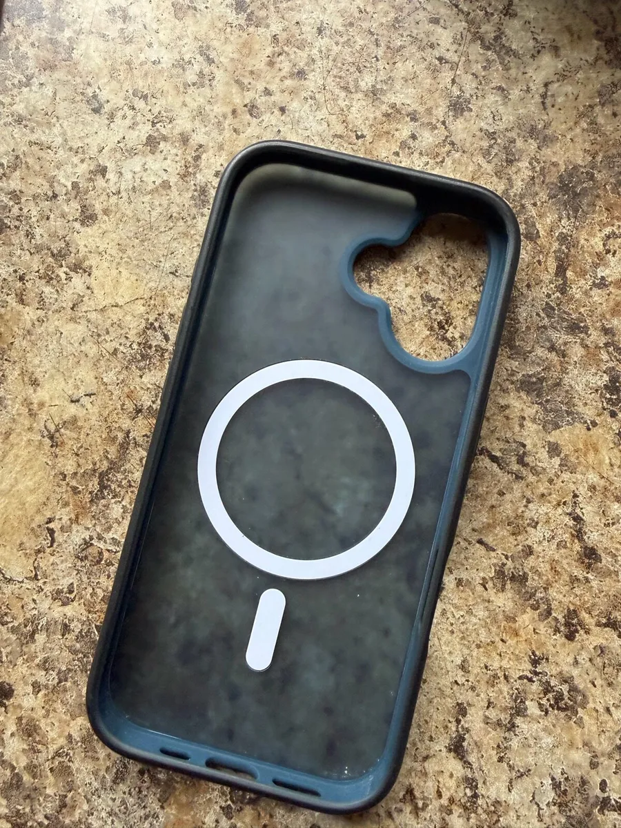 Iphone 16 - Image 4