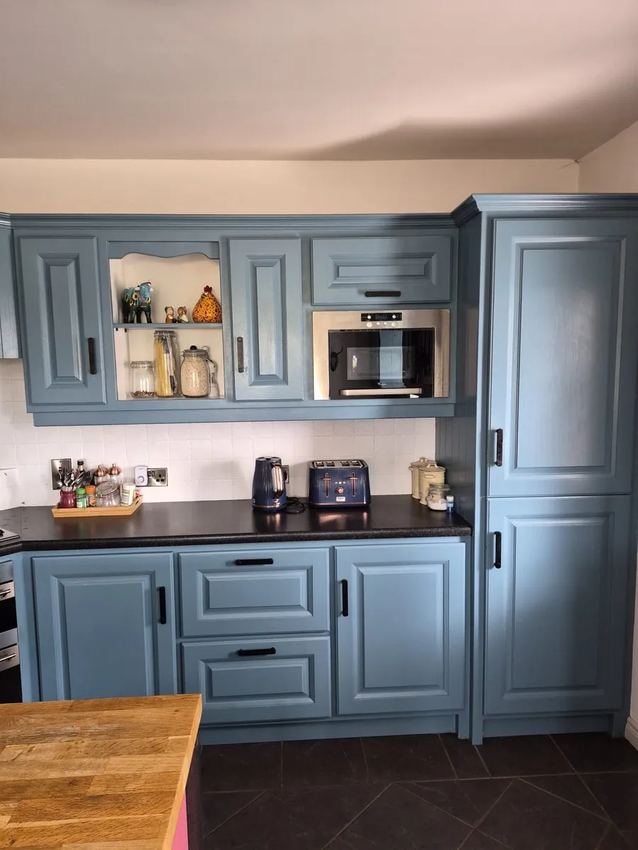 Solid Oak Painted Kitchen with Appliances - Image 4