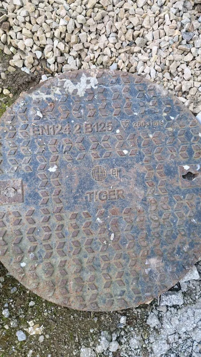 Man hole cover - Image 2