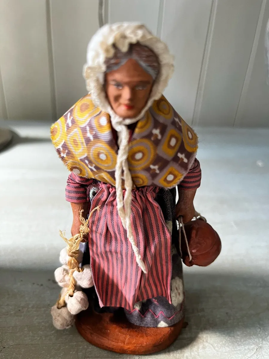 M Chave Aubagne figurine - Image 1
