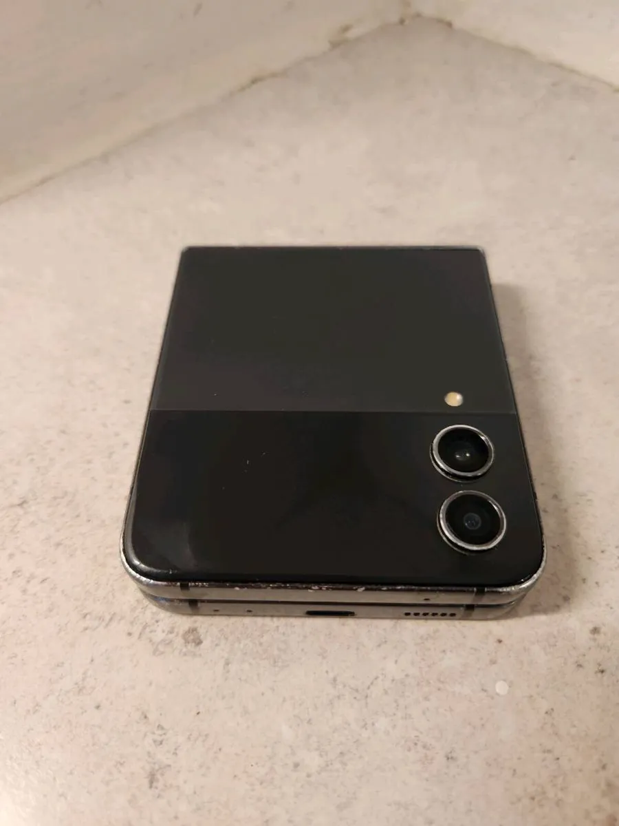 Samsung Galaxy Z Flip4 5G, SM-F721B - Image 1