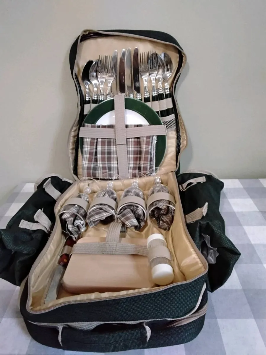 Deluxe Picnic Backpack for 4 People - Image 2