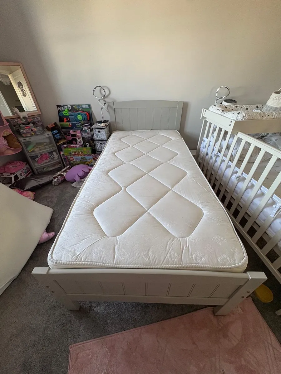 Single bed used handful of times - Image 4