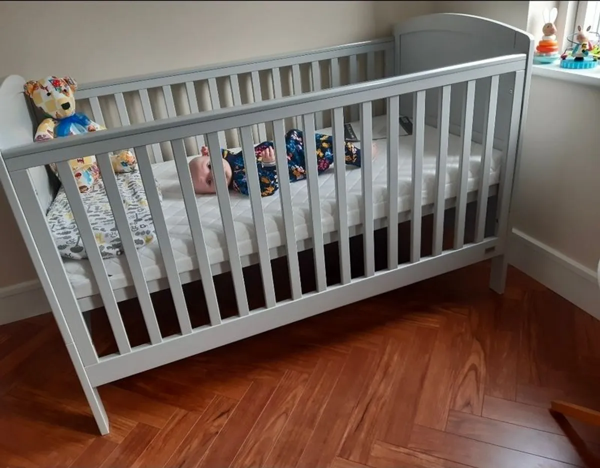 Mama and papas Dover Cot to Toddler Bed - Cool Grey  (pram bundle possible!) - Image 1