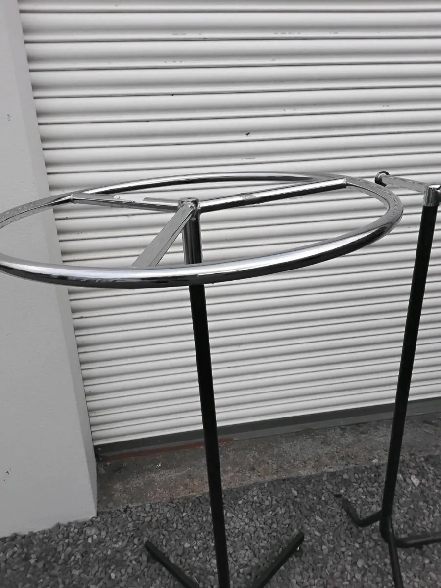 Clothes rails - Image 2