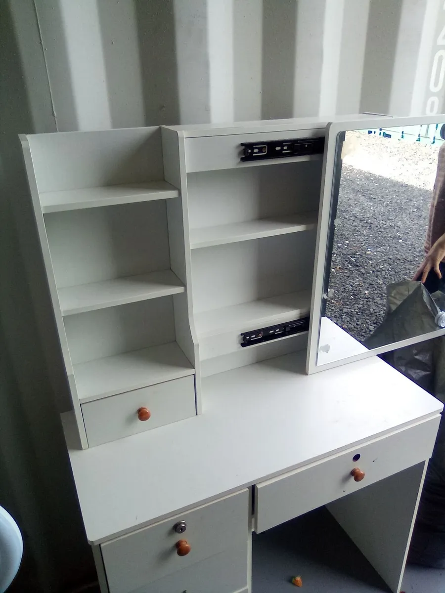 Used vanity and mirror with selfie light - Image 2