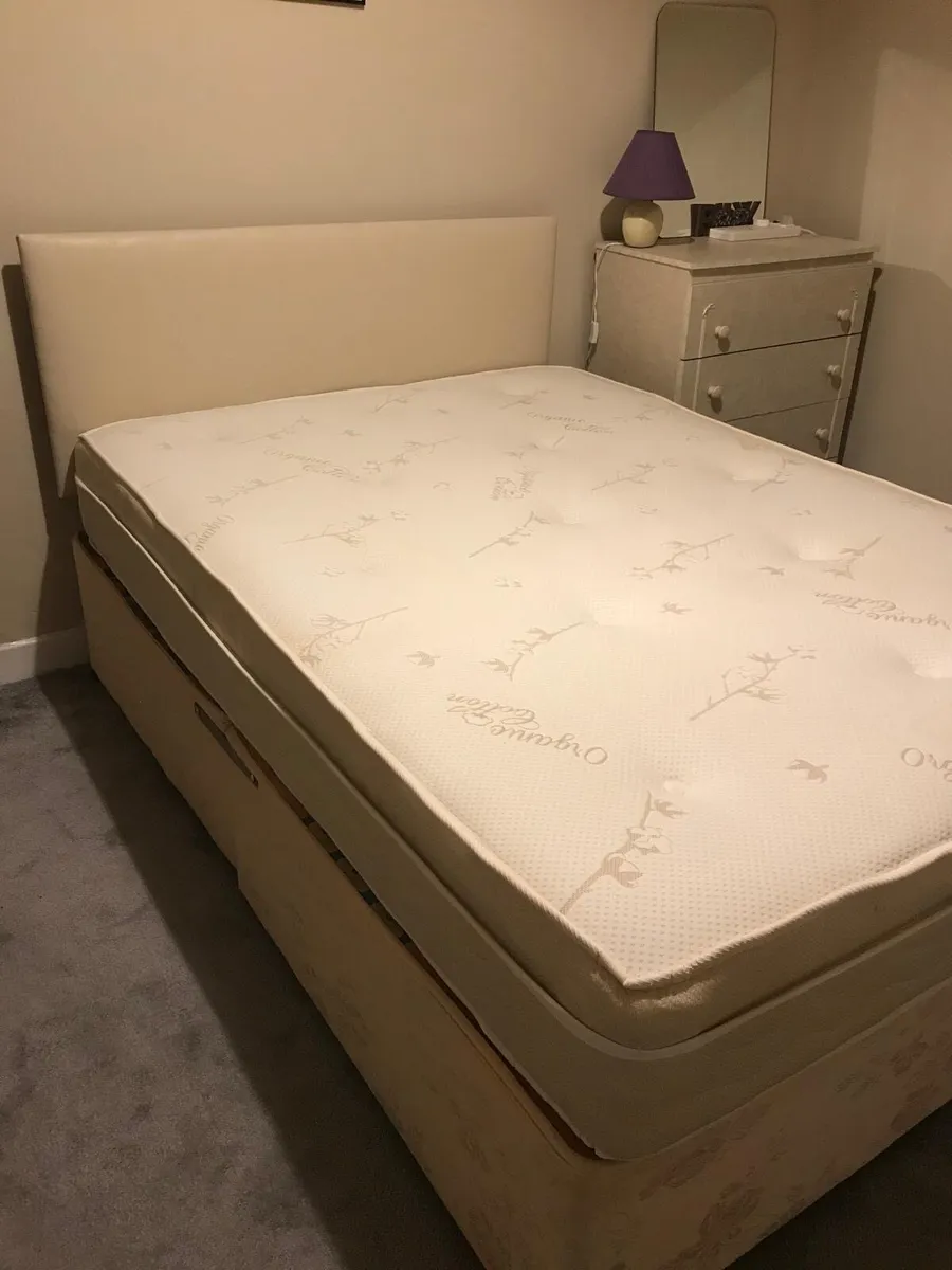 Double bed with mattress and headboard - Image 2