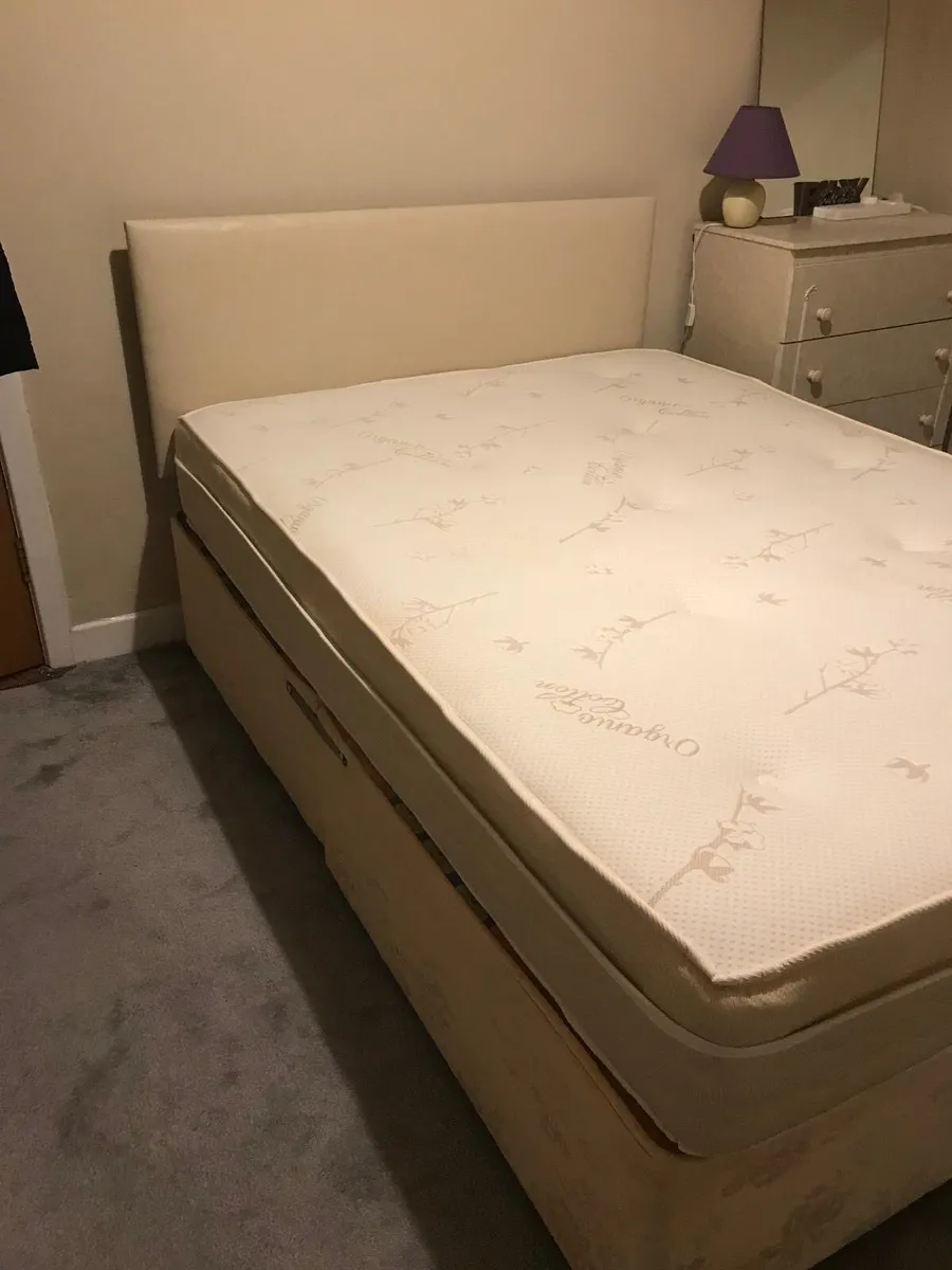 Double bed with mattress and headboard - Image 1