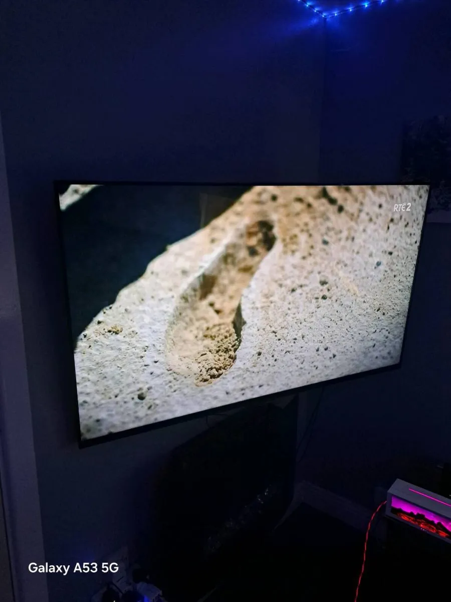 55 inch samsung smart tv i year old - Image 3