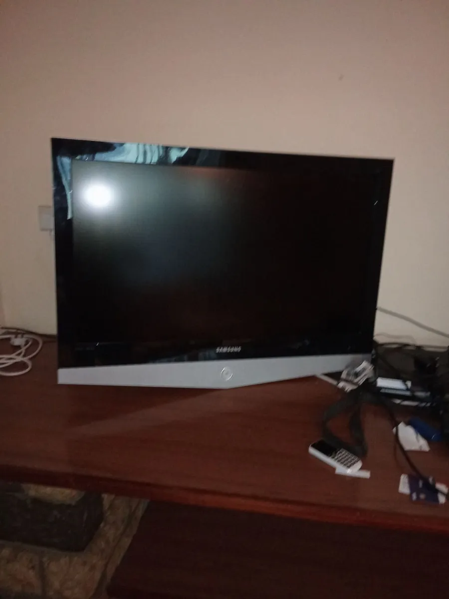 Samsung TV  working perfect  37 inch