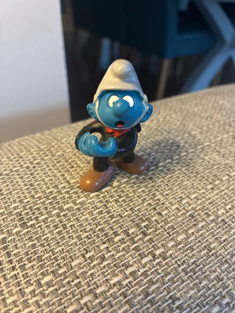 1980s Fireman Smurf in excellent condition - Image 1