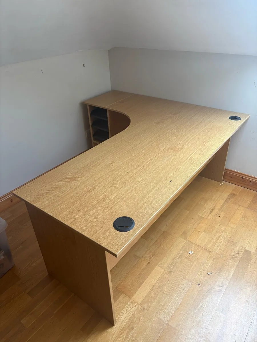 3 L-Shaped Oak Office desks - Image 1